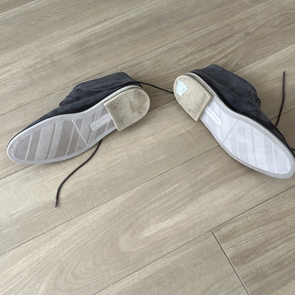 Men’s faux suede chukka boot